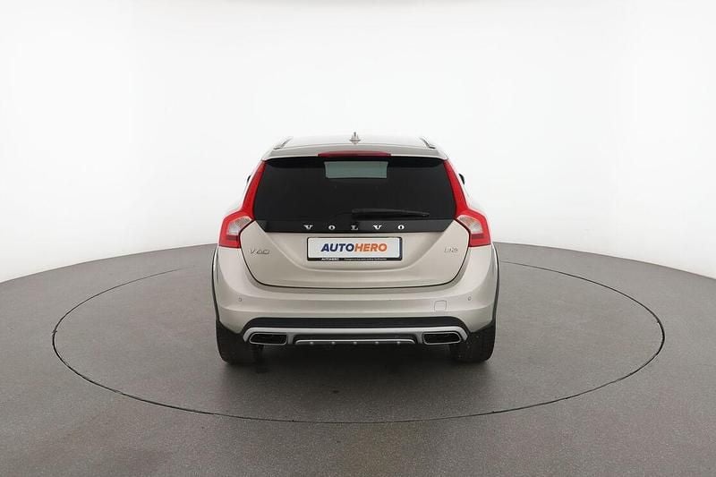 Usata Volvo V60 CC Momentum 150 CV (110 kW) 2017 Beige Station wagon