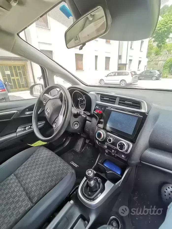 Usata Honda Jazz 102 CV (75 kW) 2017 Grigio Utilitaria