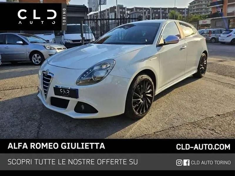 White sport Usata 2011 Alfa Romeo Giulietta Progression Tre volumi | 6100 € (Buon prezzo) - Immagine 1/4