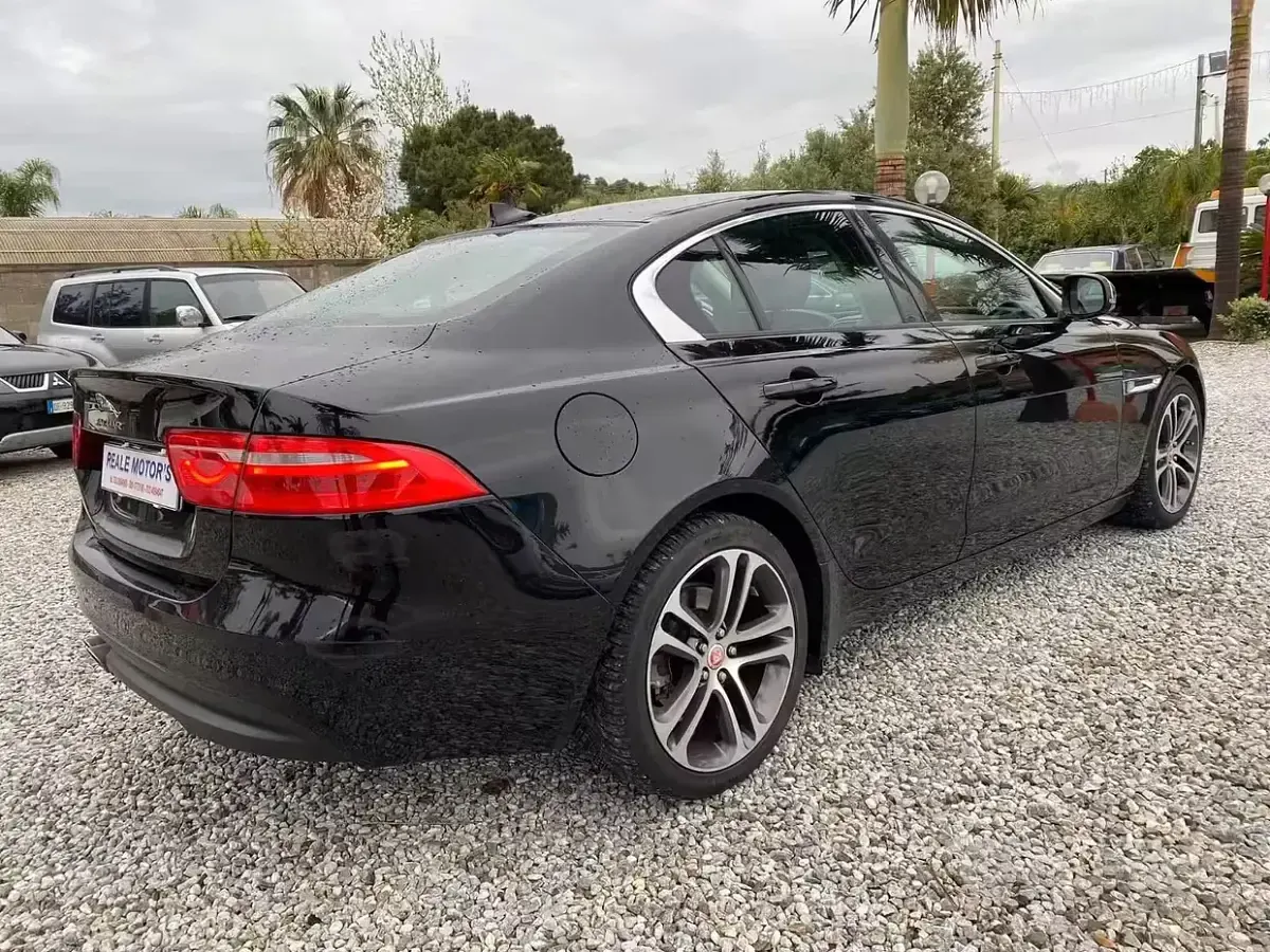 Usata Jaguar XE 180 CV (132 kW) 2016 Berlina