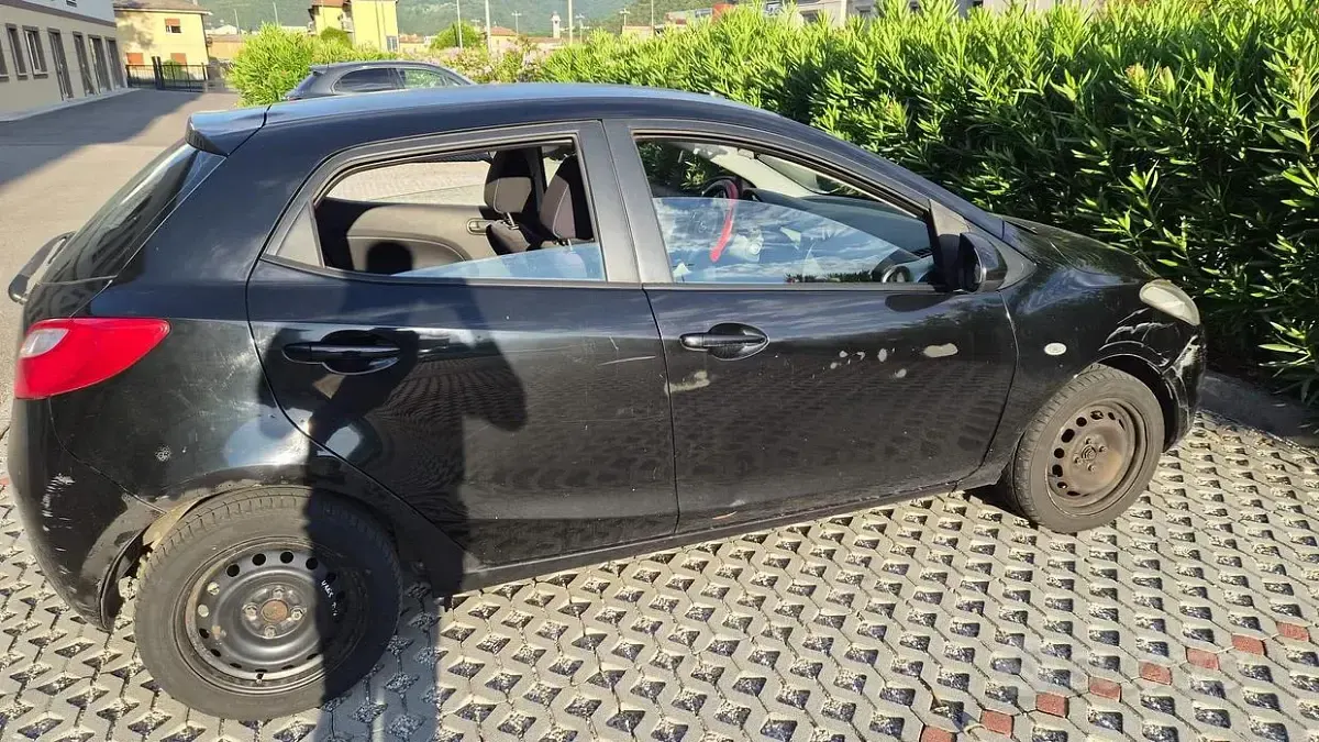 Usata Mazda 2 75 CV (55 kW) 2008 Nero Utilitaria