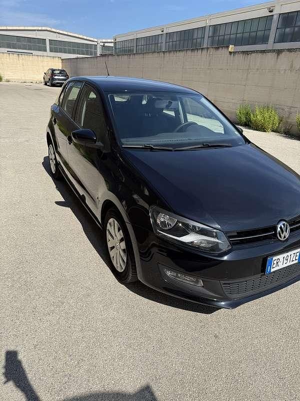Usata 2013 VW Polo Comfortline Tre volumi | 7300 € (Molto cara) - Immagine 1/4