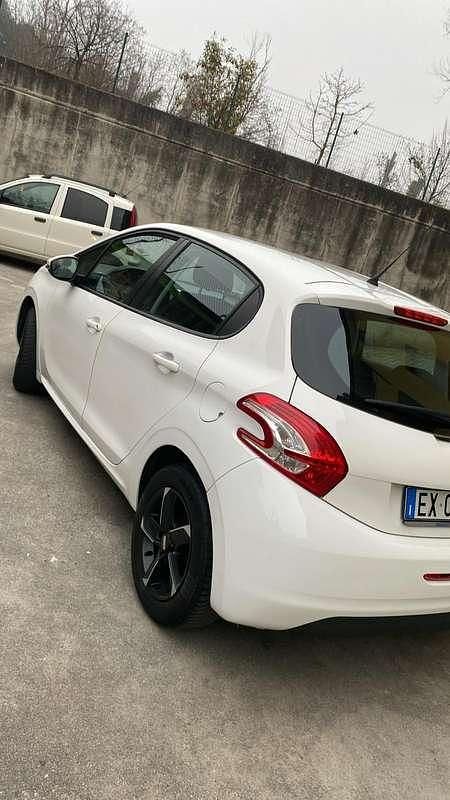 Usata Peugeot 208 Active 68 CV (50 kW) 2014 Bianco Utilitaria