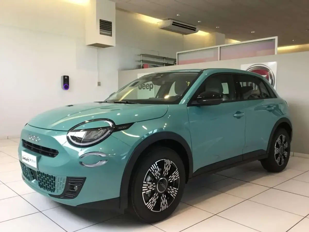Nuova Fiat 600 Icon 101 CV (74 kW) 2026 Blu/azzurro SUV