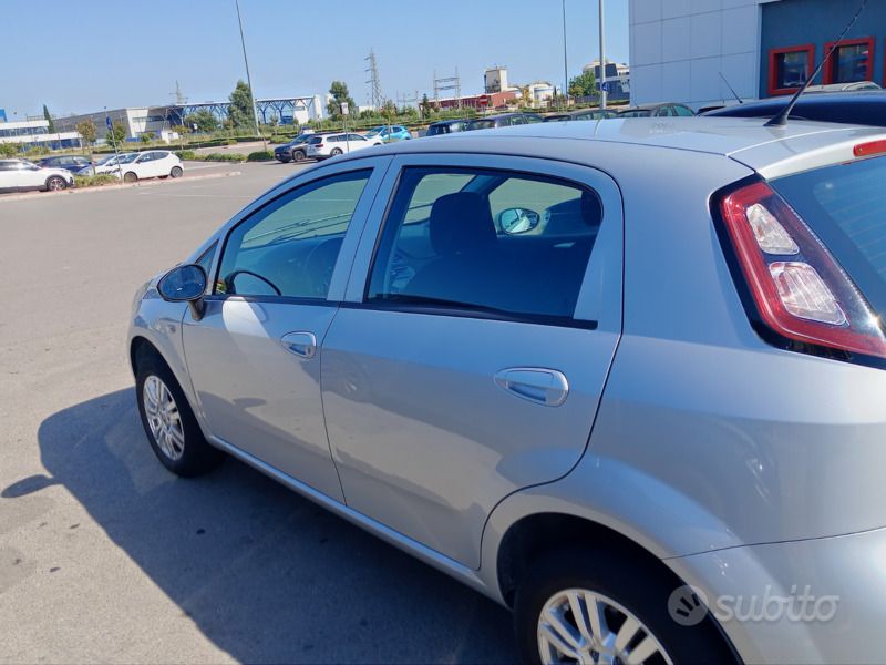 Usata Fiat Grande Punto 77 CV (56 kW) 2013 Grigio Utilitaria