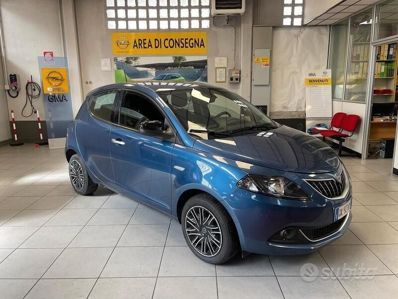 Usata Lancia Ypsilon Gold 69 CV (50 kW) 2022 Blu/azzurro Utilitaria