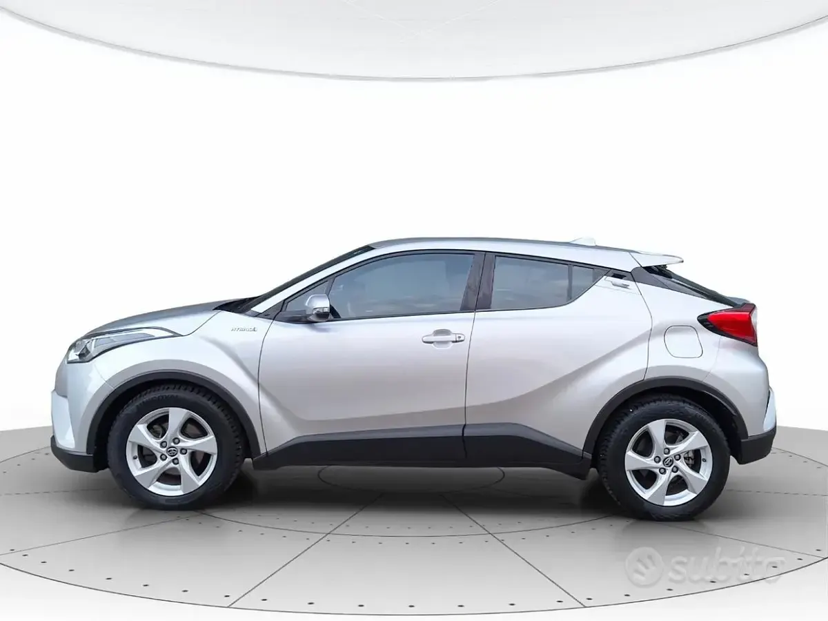 Usata Toyota C-HR Active 98 CV (72 kW) 2019 Grigio SUV