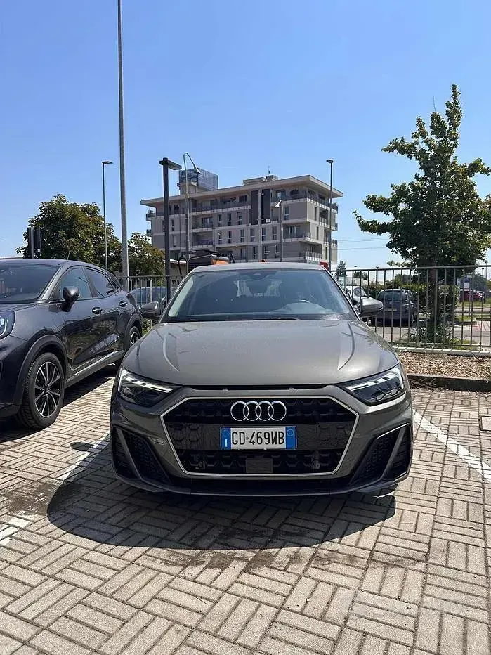 Usata Audi A1 S-Line 150 CV (110 kW) 2021 Grigio SUV