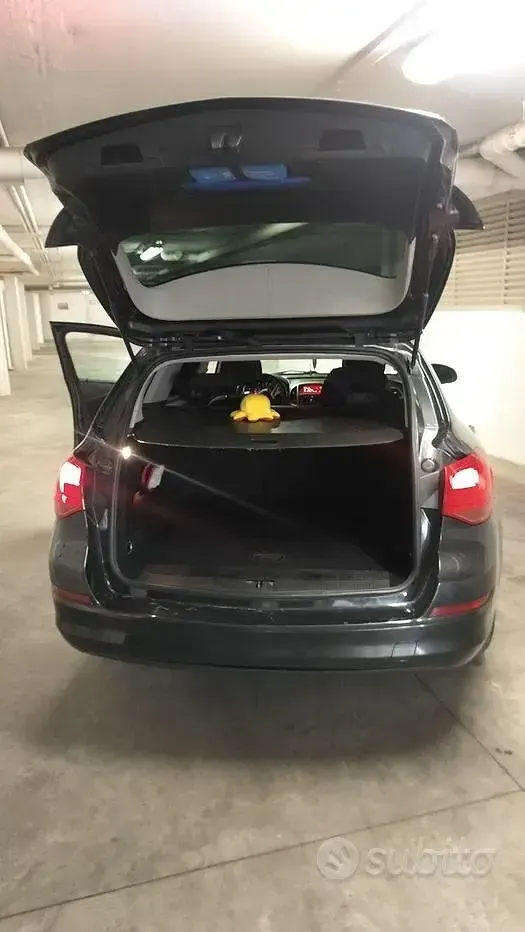 Usata Opel Astra 101 CV (74 kW) 2012 Nero Station wagon