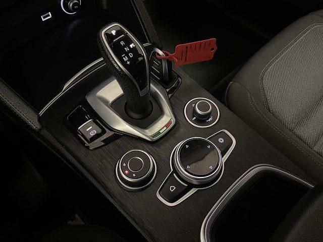 Usata Alfa Romeo Stelvio 190 CV (139 kW) 2020 Grigio / metallizzato SUV