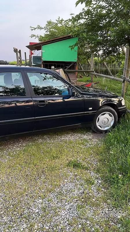 Usata Mercedes C220 1997 Blu Berlina