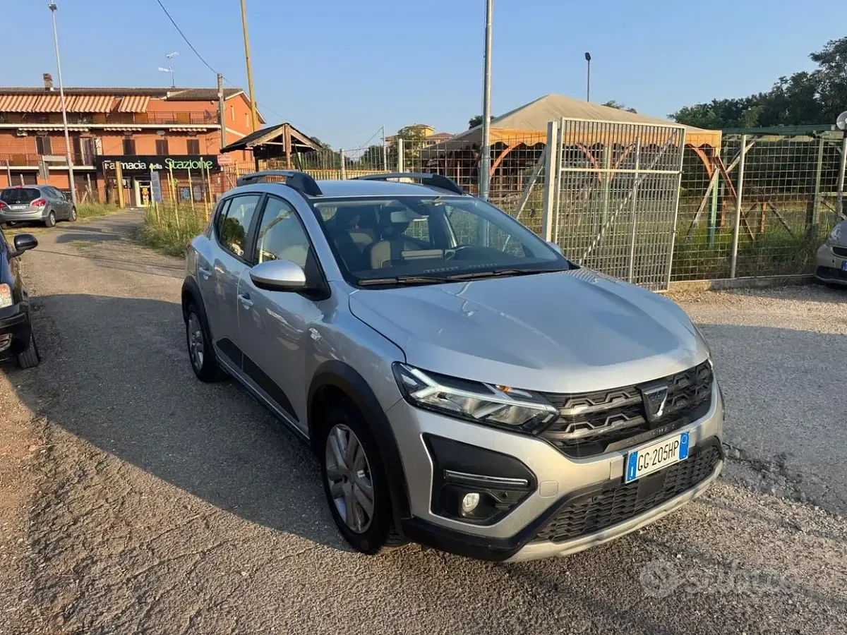 Usata Dacia Sandero Comfort 101 CV (74 kW) 2021 Grigio Berlina