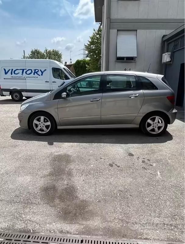 Usata Mercedes B200 2006 Grigio Monovolume