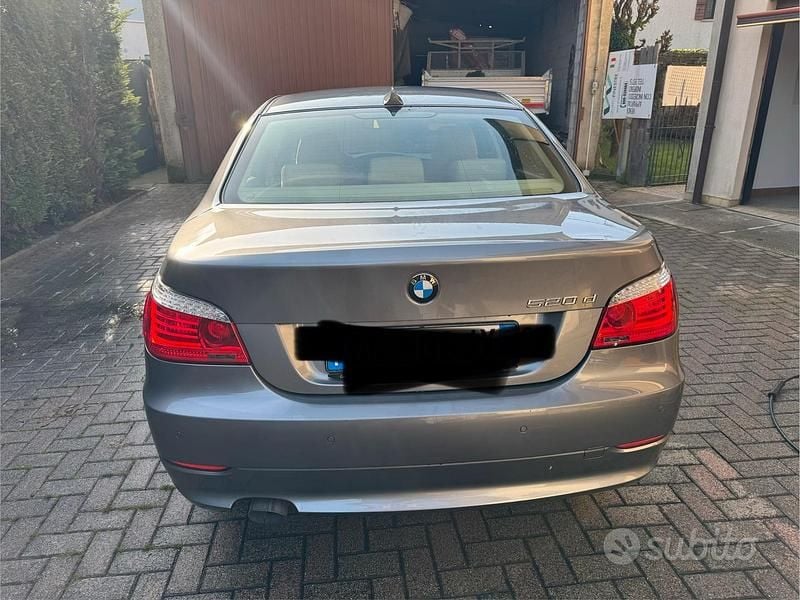 Begagnad BMW 520 163 HK (119 kW) 2007 Grå Sedan