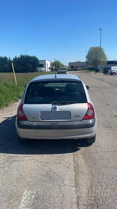 Usata Renault Clio II 58 CV (42 kW) 2003 Grigio Berlina