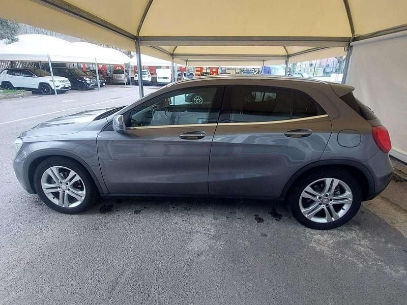 Usata Mercedes GLA180 Business 109 CV (80 kW) 2016 Grigio SUV