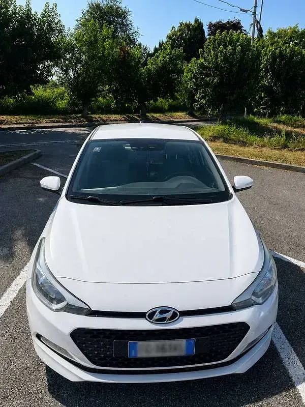 Usata Hyundai i20 Classic 84 CV (61 kW) 2017 Bianco Utilitaria