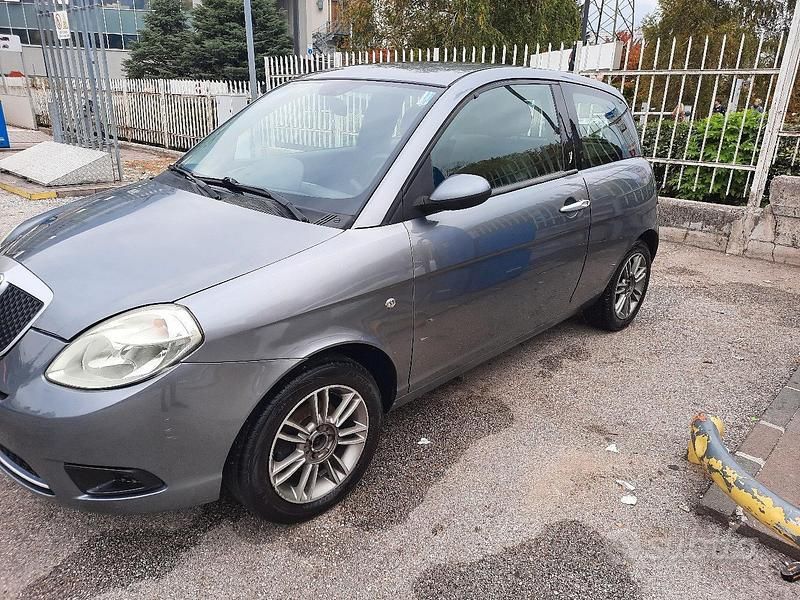 Usata Lancia Ypsilon 77 CV (56 kW) 2007 Grigio Utilitaria