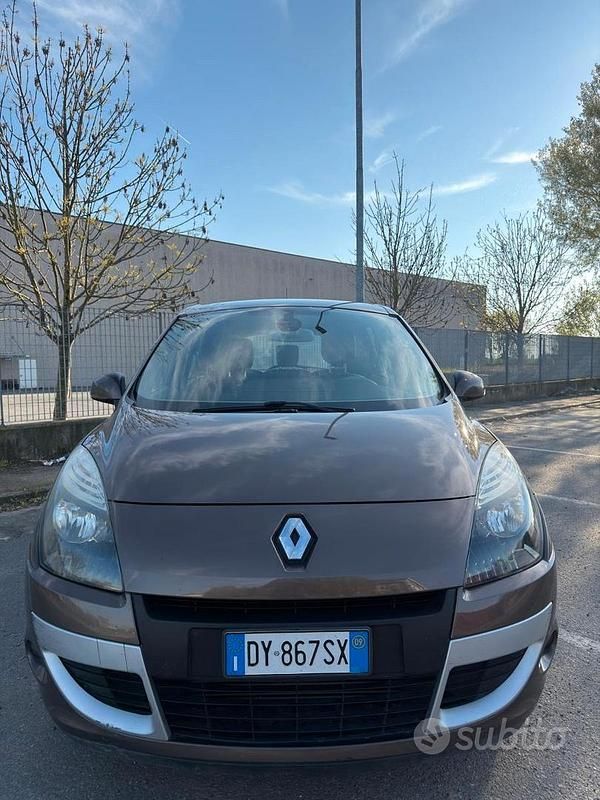 Usata Renault Scénic III 110 CV (80 kW) 2009 Marrone Monovolume