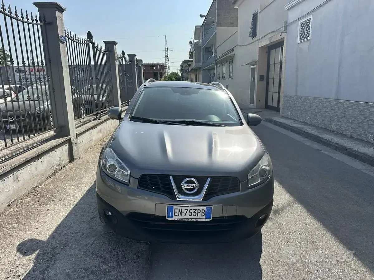 Usata Nissan Qashqai N-TEC 131 CV (96 kW) 2012 Grigio SUV