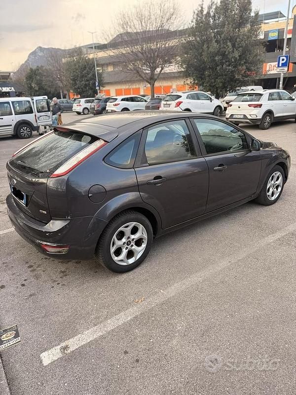 Usata Ford Focus 110 CV (80 kW) 2011 Nero Berlina