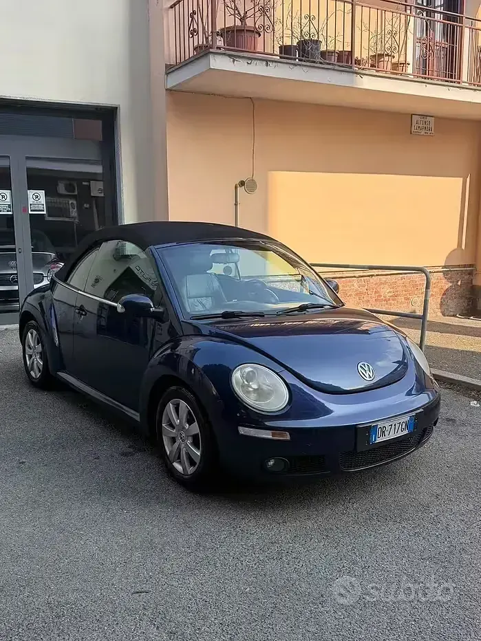 Usata VW New Beetle 105 CV (77 kW) 2007 Bluazzurro Utilitaria