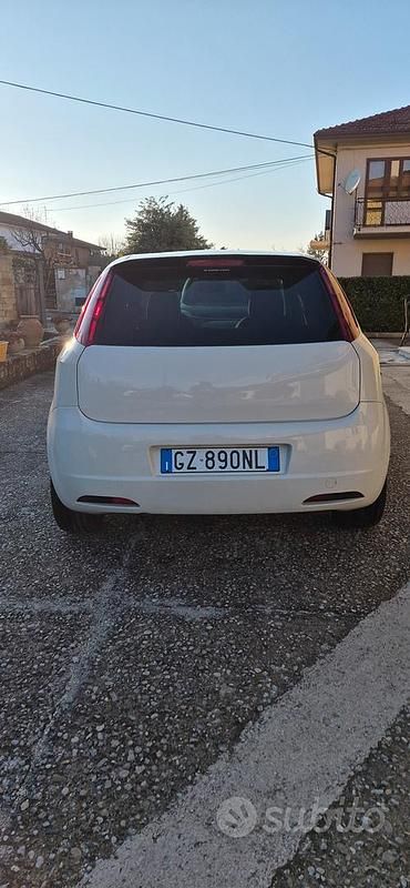 Usata Fiat Grande Punto 75 CV (55 kW) 2010 Bianco Utilitaria