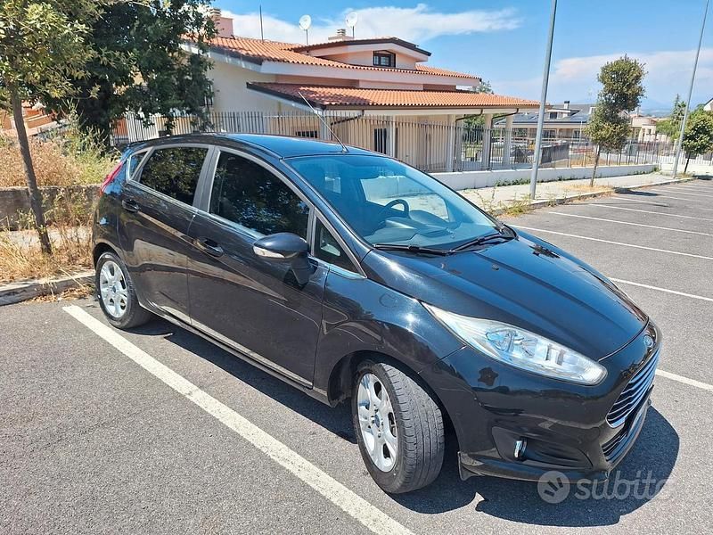 Usata Ford Fiesta Titanium 75 CV (55 kW) 2015 Nero Utilitaria
