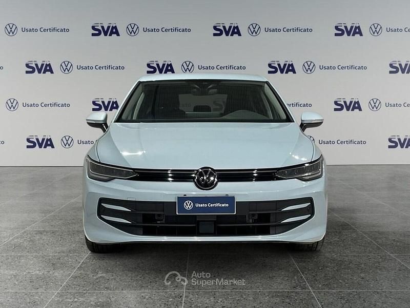 Nuova VW Golf VIII 150 CV (110 kW) 2025 Crystal ice blue metallizzato Berlina