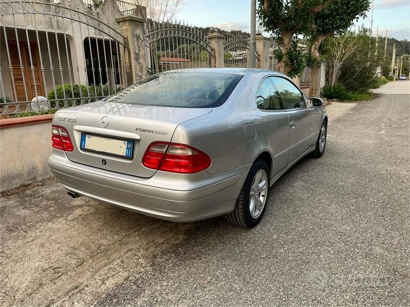 Usata Mercedes CLK200 192 CV (141 kW) 2000 Grigio Coupé