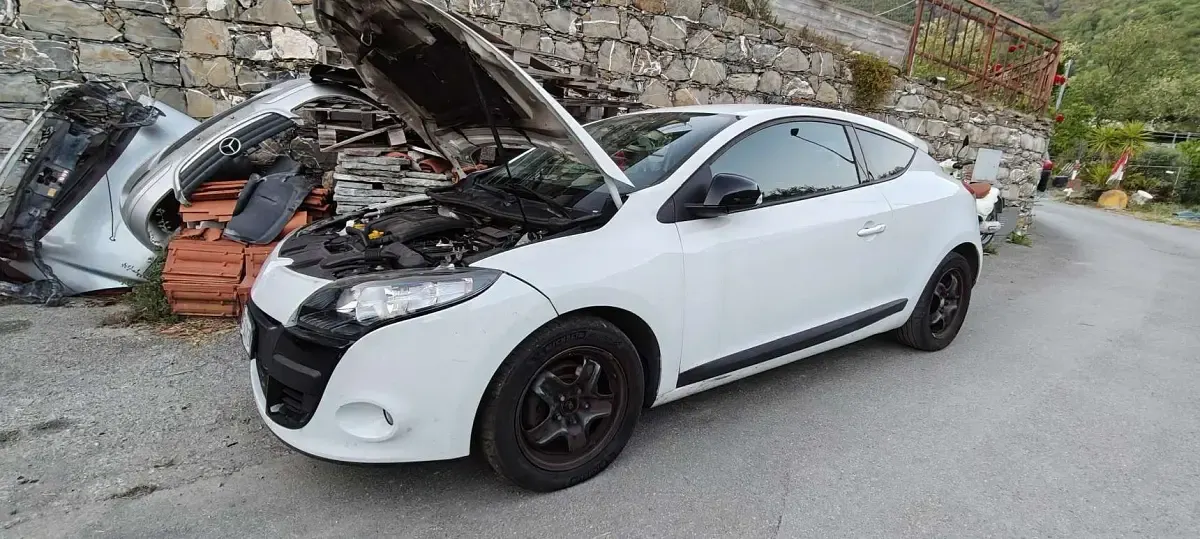 Usata Renault Mégane Coupé 131 CV (96 kW) 2011 Bianco Coupé