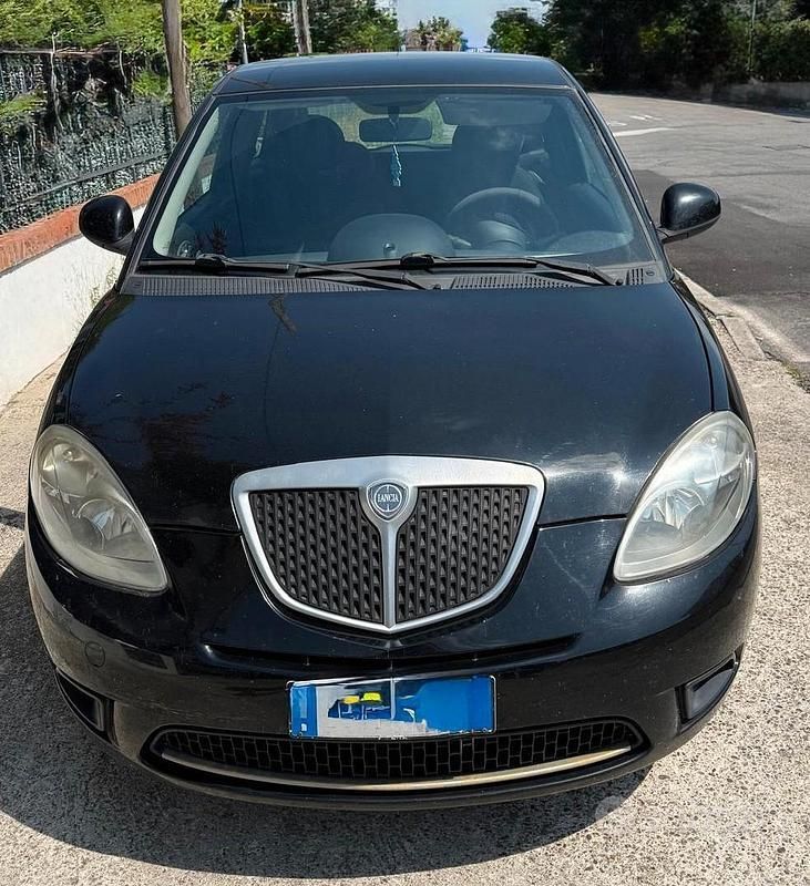Nero Usata 2010 Lancia Ypsilon Due volumi | 2300 € (Ottimo prezzo) - Immagine 1/4