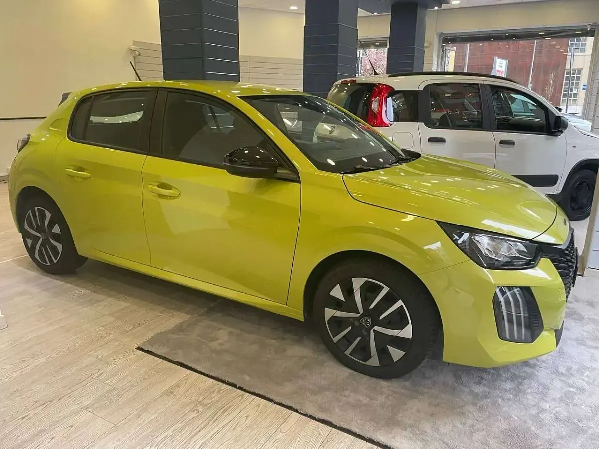 Usata Peugeot 208 75 CV (55 kW) 2023 Giallo Utilitaria