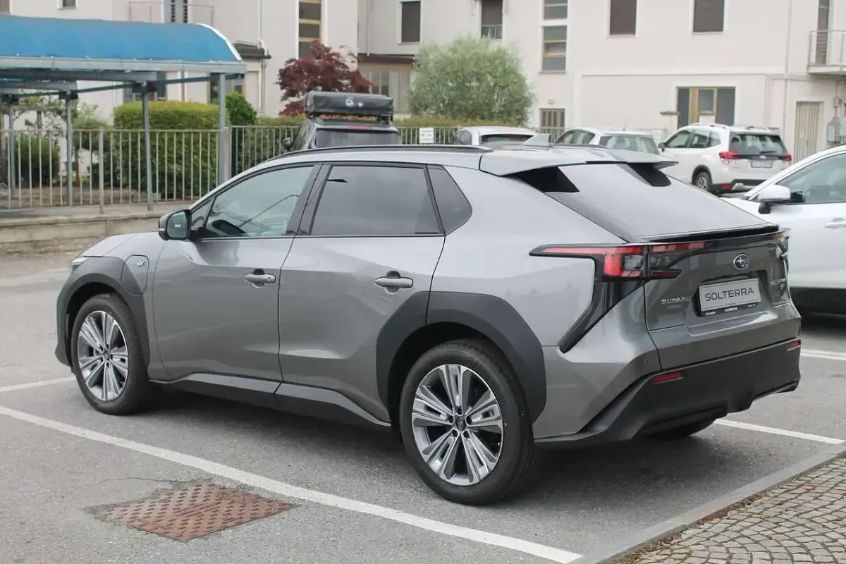 Nuova Subaru Solterra 160 kW (218 CV) 2026 Grigio SUV