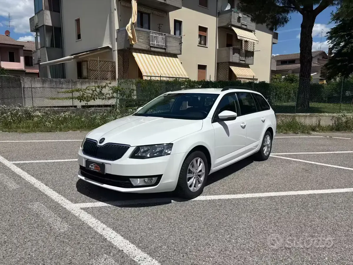 Usata Skoda Octavia Elegance 105 CV (77 kW) 2014 Bianco Station wagon