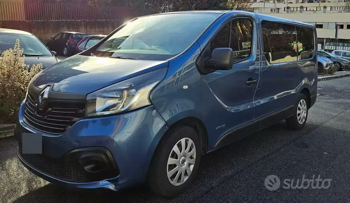 Usata Renault Trafic 115 CV (84 kW) 2015 Bluazzurro Monovolume