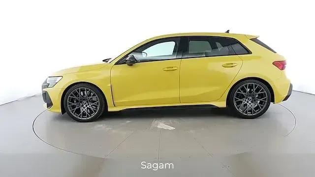 Nuova Audi RS3 Sportback Comfort 400 CV (294 kW) 2025 Giallo pitone metallizzato Utilitaria