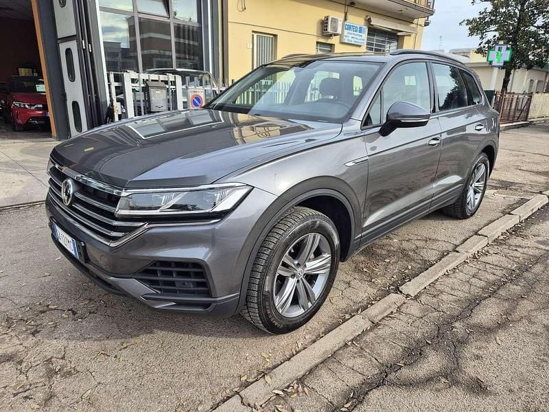 Usata VW Touareg Elegance 231 CV (169 kW) 2020 Grigio SUV