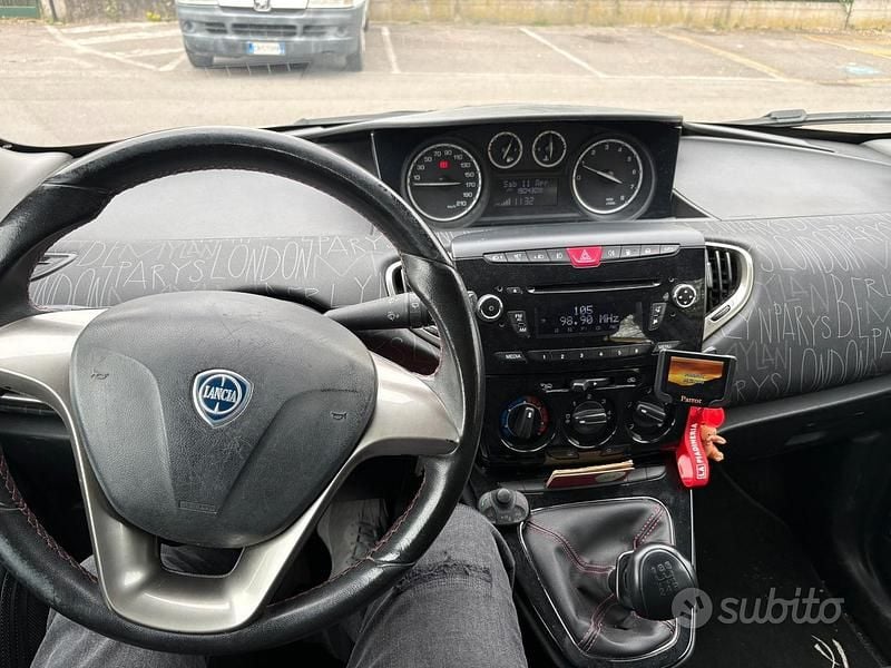 Usata Lancia Ypsilon Gold 69 CV (50 kW) 2013 Bianco Utilitaria