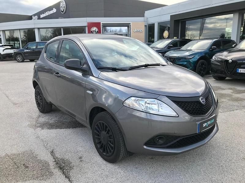 Usata Lancia Ypsilon 84 CV (61 kW) 2020 Grigio Utilitaria