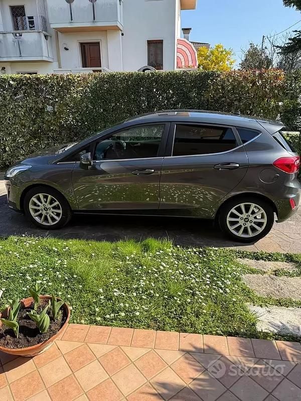 Usata Ford Fiesta ST-Line 86 CV (63 kW) 2019 Grigio Utilitaria