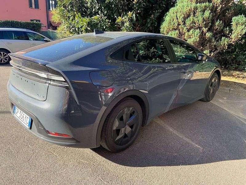 Grigio Usata 2023 Toyota Prius Active Due volumi | 28.500 € - Immagine 1/1