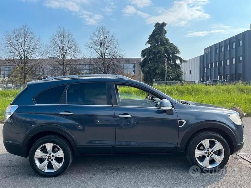 Usata Chevrolet Captiva LT 150 CV (110 kW) 2008 Grigio SUV