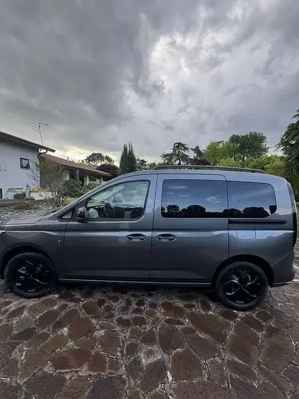 Usata Ford Tourneo Connect Sport 122 CV (89 kW) 2024 Monovolume