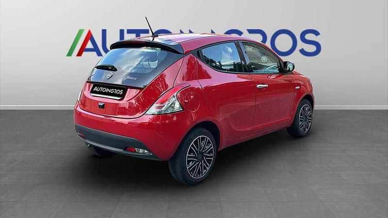 Usata Lancia Ypsilon Gold 69 CV (50 kW) 2023 Rosso amore Utilitaria