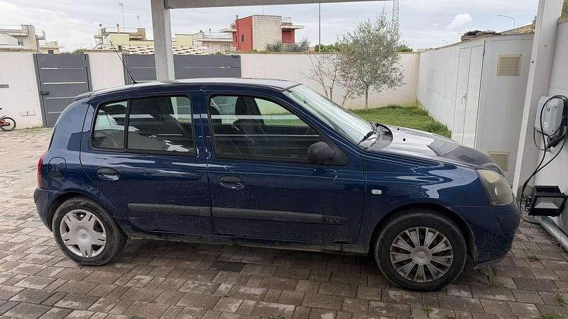 Usata Renault Clio II Expression 75 CV (55 kW) 2003 Blu Berlina