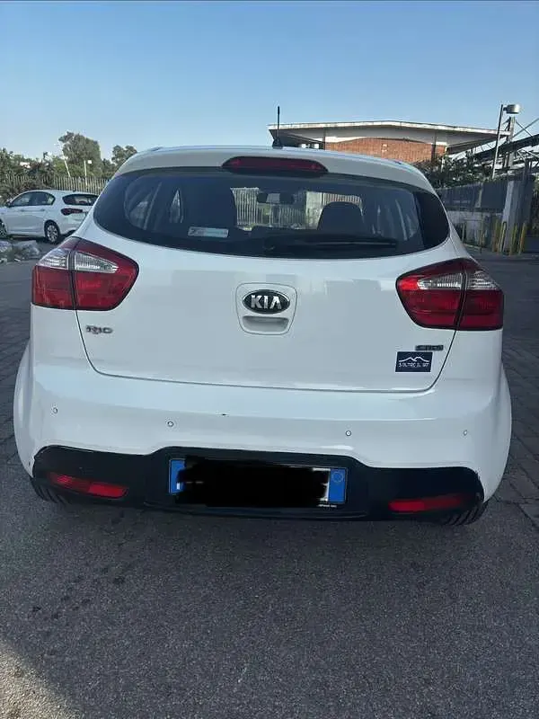 Usata Kia Rio 75 CV (55 kW) 2015 Berlina
