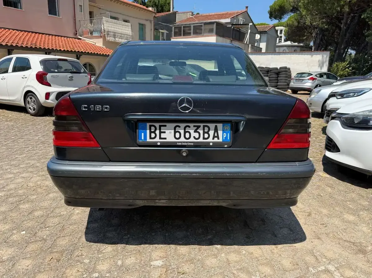 Usata Mercedes C180 Classic 122 CV (89 kW) 1999 Nero Berlina
