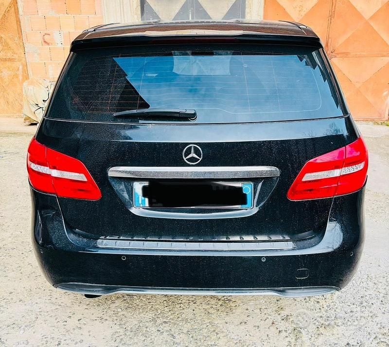 Usata Mercedes B180 116 CV (85 kW) 2015 Nero Utilitaria