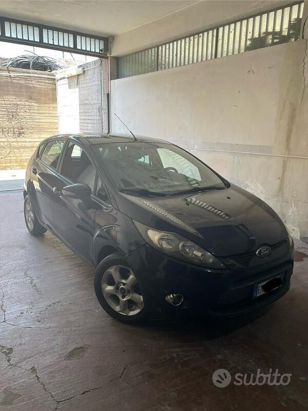 Usata Ford Fiesta 70 CV (51 kW) 2012 Blu Utilitaria